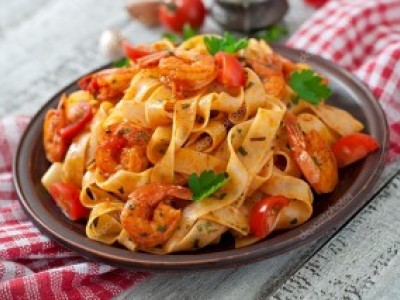 Паста Фетучини с морепродуктами в сливочно-томатном соусе